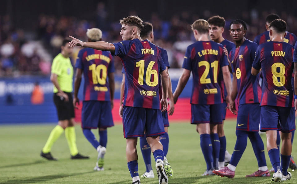 关于切尔西轻取巴萨，托马斯穆勒扑点救主足总杯的信息